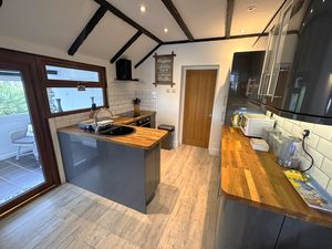 Photo 16- click for photo gallery